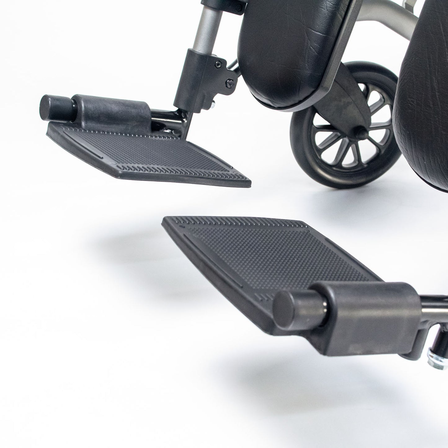 Bion | 00910 - Bion Detac Recliner Wheelchair